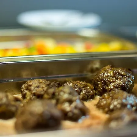 Ξενοδοχείο Yllaes 2*