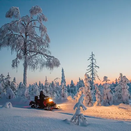 Ξενοδοχείο Yllaes 2*